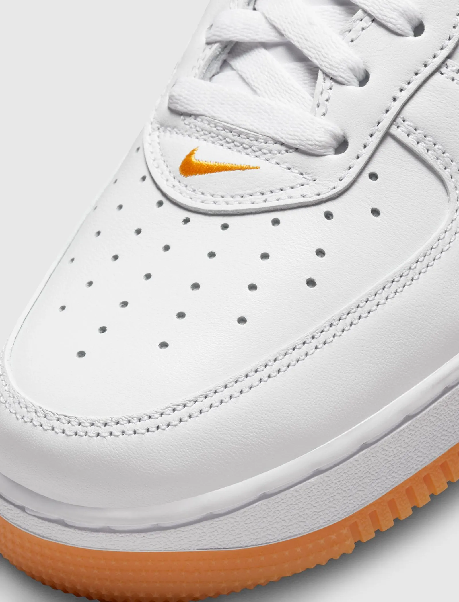 AIR FORCE 1 LOW WATERPROOF "UNIVERSITY GOLD"