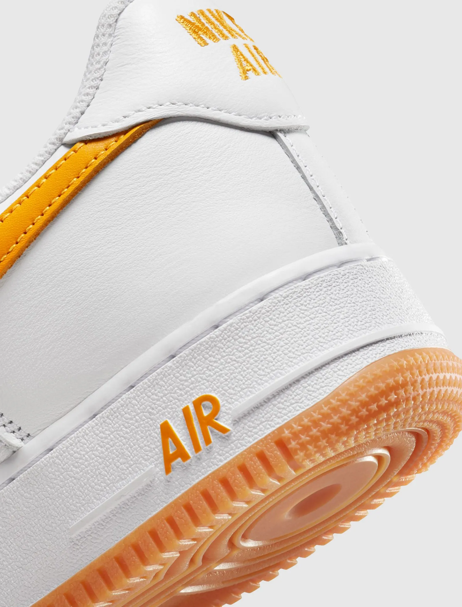 AIR FORCE 1 LOW WATERPROOF "UNIVERSITY GOLD"