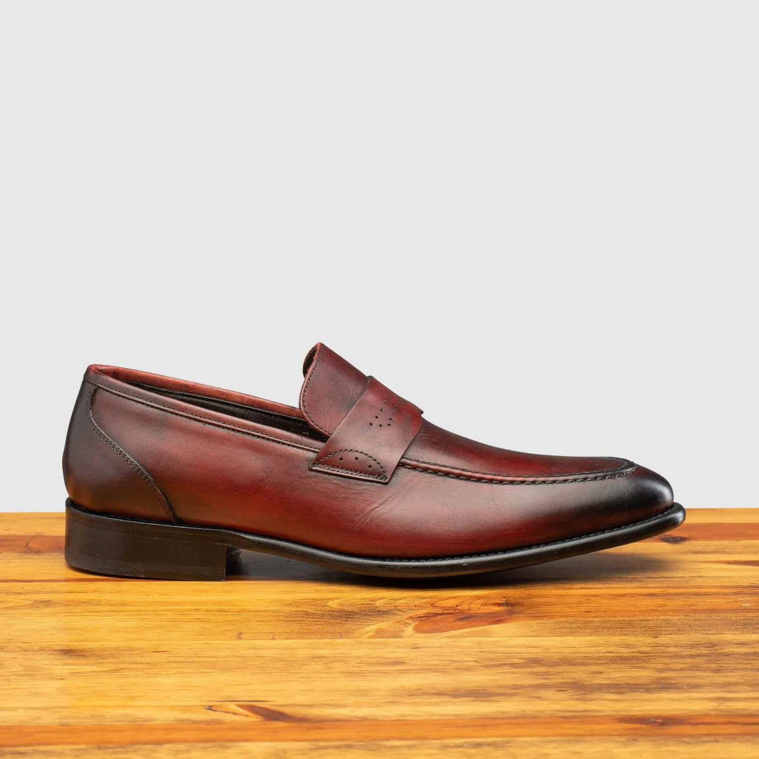 Calzoleria Toscana Wholecut Slip-On | Q540